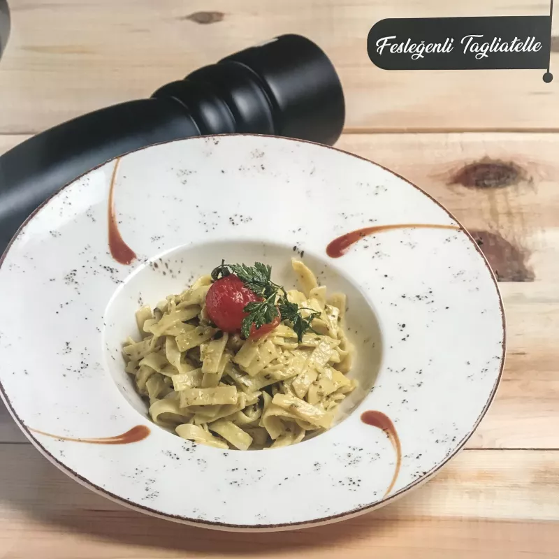 FESLEĞENLİ TAGLIATELLE